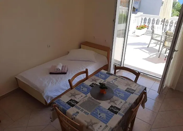 Pavelic Apartman Povile